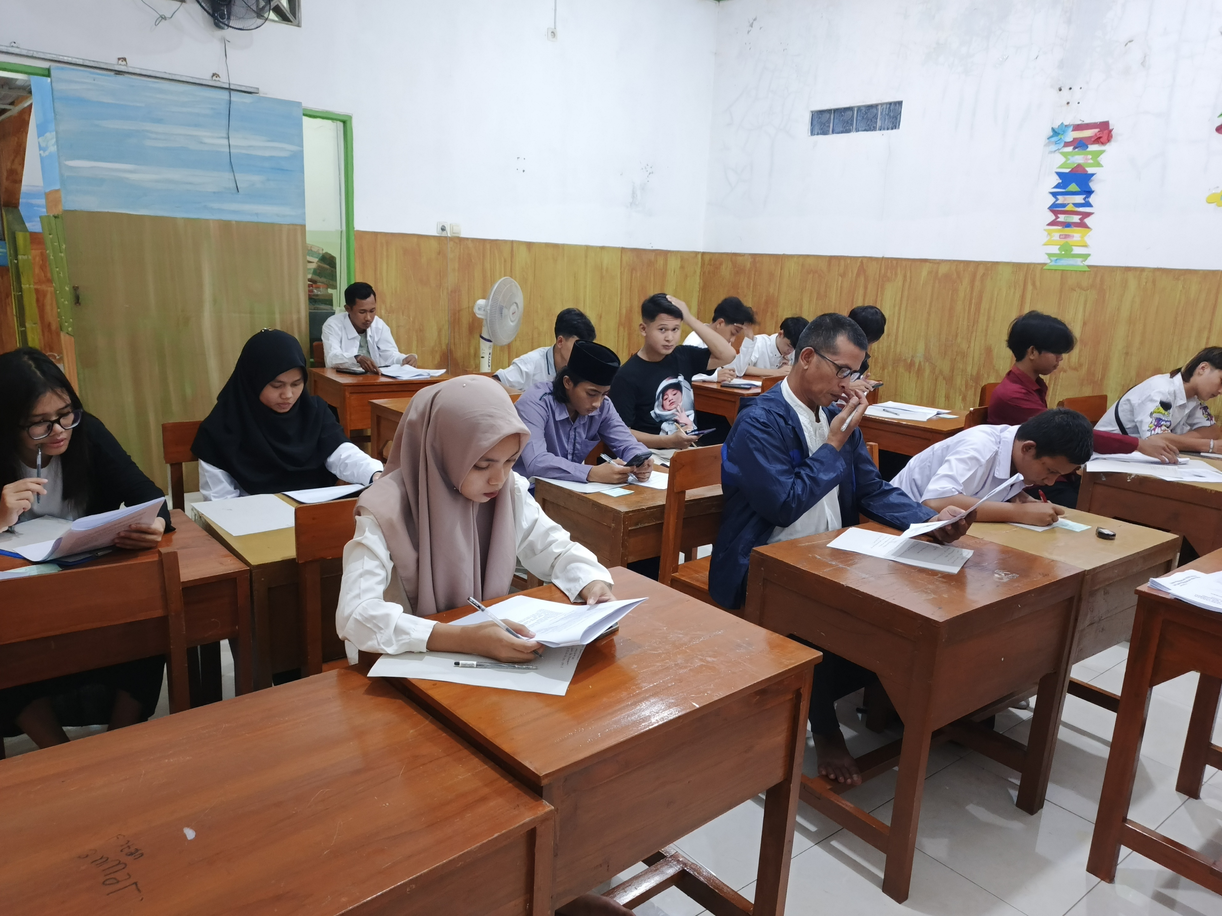 Ujian Kesetaraan Paket B Berlangsung Lancar di PKBM Intan Prima Mandiri