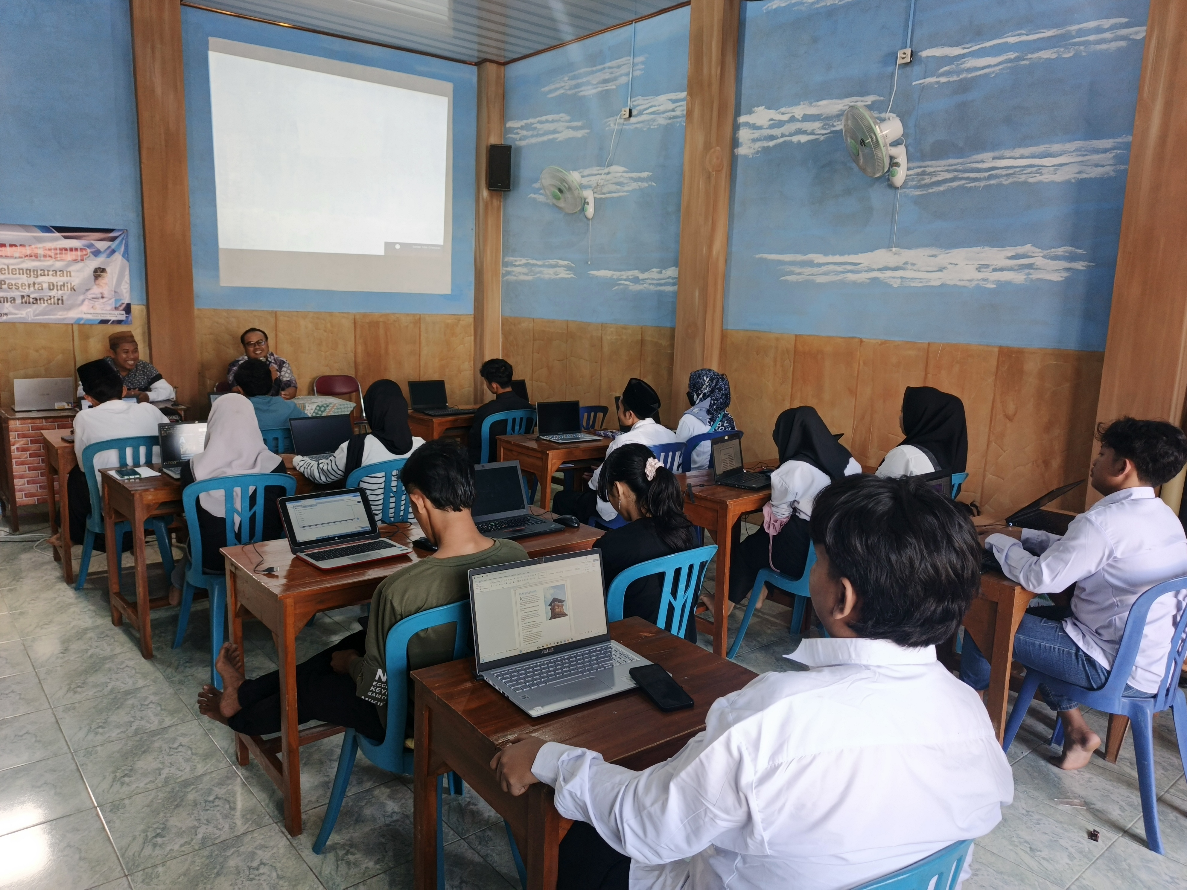 Gambar Pelatihan Komputer Dasar Microsoft Office: Bekal Kecakapan Hidup Siswa PKBM Intan Prima Mandiri