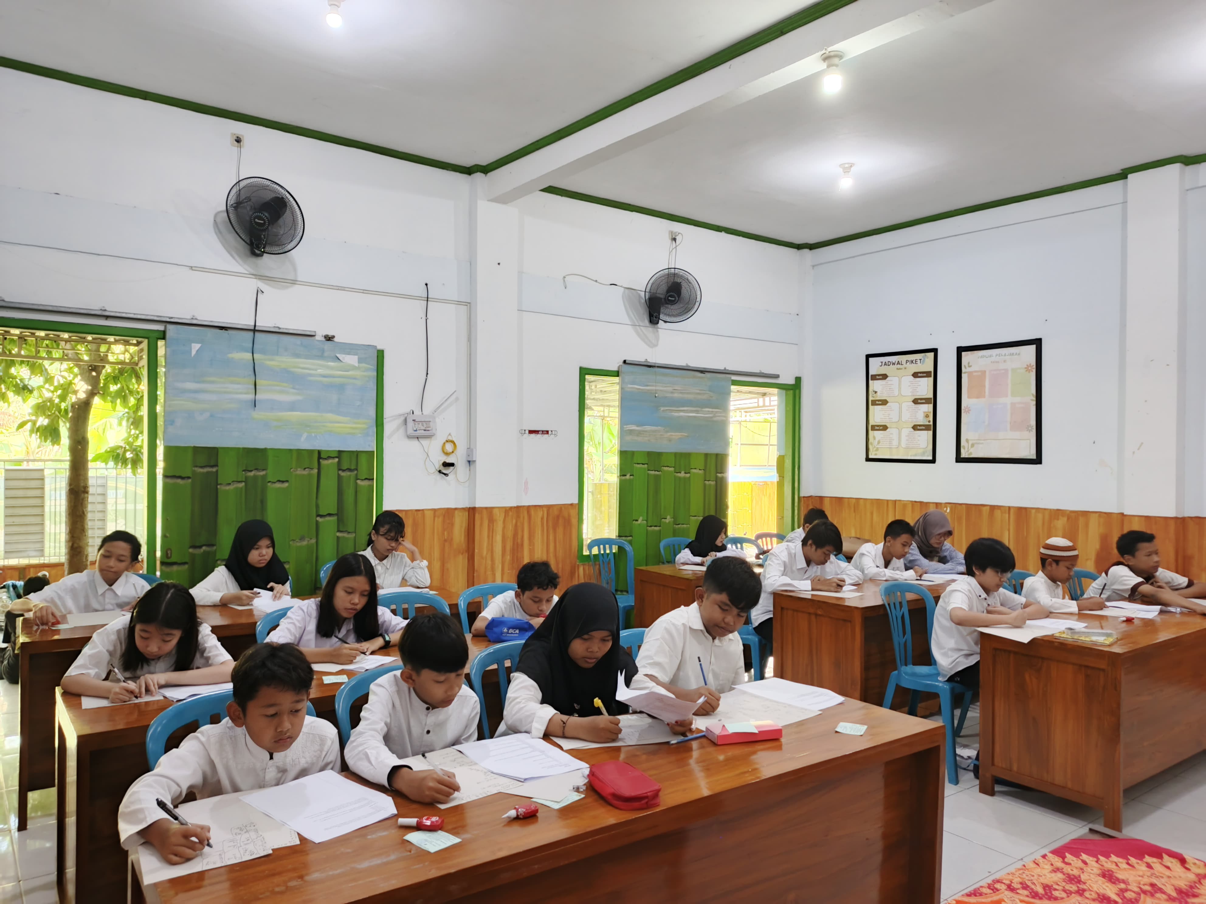 Pembelajaran yang interaktif dan menyenangkan di PKBM [Intan Prima Mandiri]. Mari bersama kembangkan potensi diri.